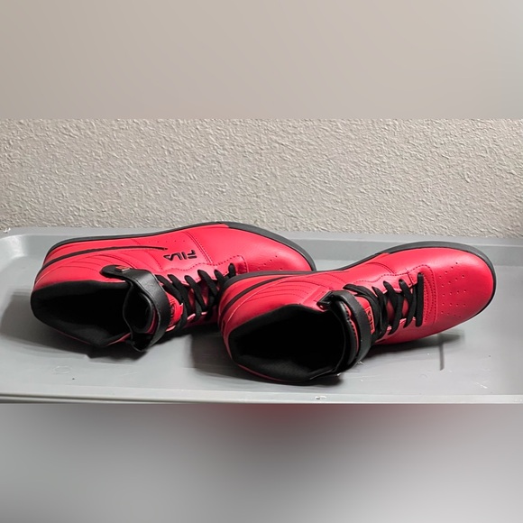 Brand New FILA Sneakers Boots - Picture 5 of 6